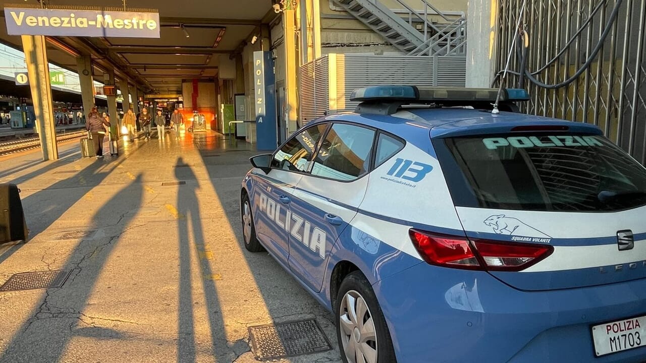 51enne espulso dall’Italia nel 2024: trovato a girovagare alla stazione di Venezia-Mestre