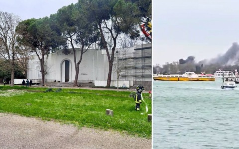 Fiamme sul tetto del padiglione della Serbia alla Biennale di Venezia
