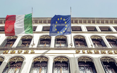 Incendio in un negozio di pelletteria in Salizada San Moisè: evacuati 40 ospiti di un hotel vicino