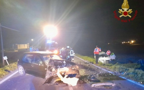 Frontale nella notte a Cavarzere: due feriti