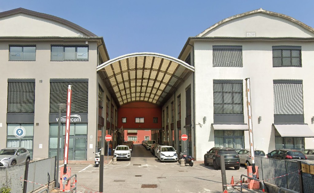 Licenziati dall’intelligenza artificiale: multinazionale di servizi digitali chiude la filiale a Marghera, in 37 a casa