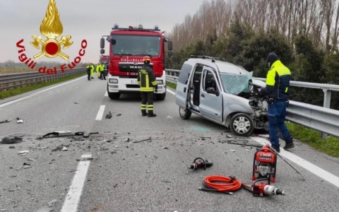 Frontale sulla Romea a Campagna Lupia: muore 44enne nello schianto tra un’auto e un’autocisterna