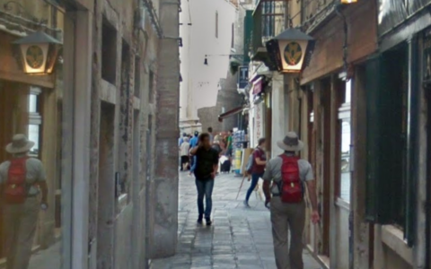 Accoltellamento a Dorsoduro durante una lite tra stranieri: giovane in gravi condizioni