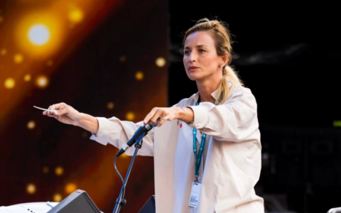 Inciampo di Beatrice Venezi, licenziata in tronco dal Teatro La Fenice di Venezia